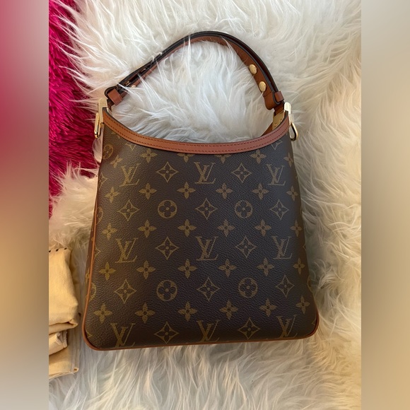 ❣️❣️❣️SOLD on IG❣️❣️❣️ Dauphine Hobo PM 2 way reverse monogram - Picture 3 of 10